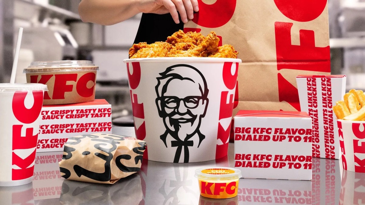 Brand Updates W25/2026: Pizza Hut “bán mình” với giá 2,7 tỷ USD, KFC làm mới thương hiệu trên phạm vi toàn cầu