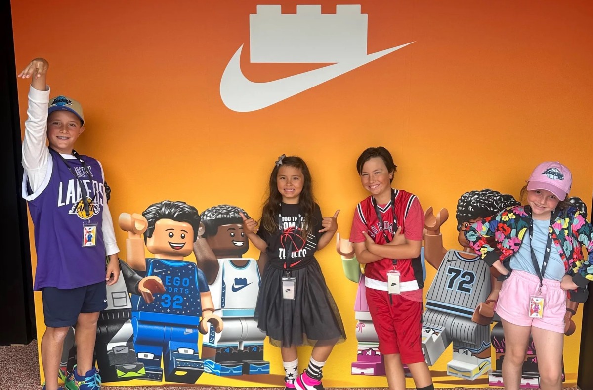 Brand Collab #9: Nike x LEGO – Liên minh chiến lược giữa Thể thao và Sáng tạo trong kỷ nguyên trải nghiệm toàn cầu