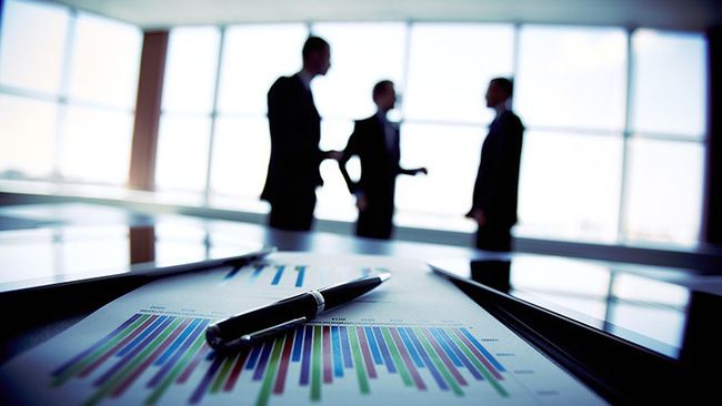 Đừng cố làm việc nhiều hơn, hãy làm cho doanh nghiệp “nhẹ” hơn
