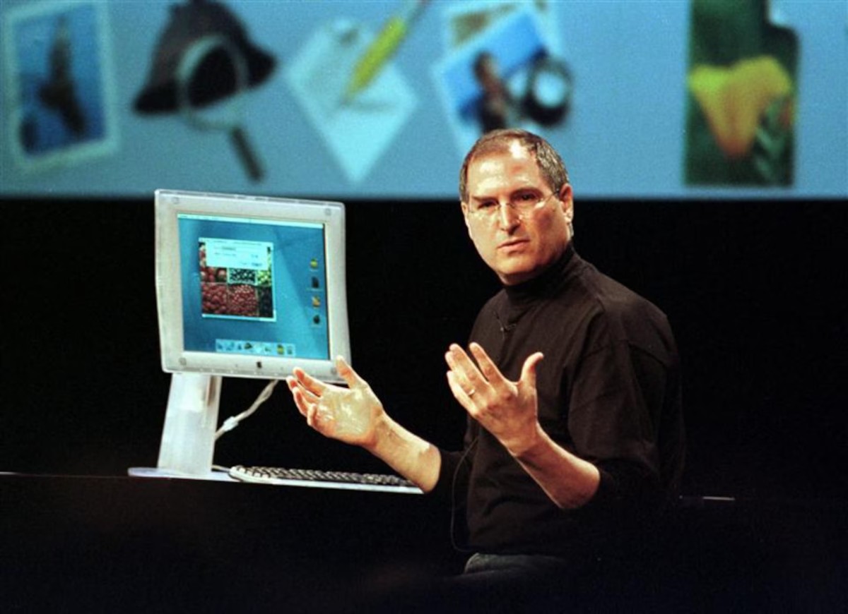 Apple, Issey Miyake và câu chuyện chiếc áo cổ lọ đen huyền thoại của Steve Jobs