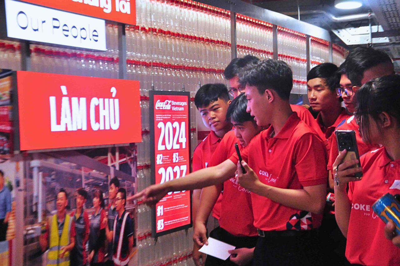 Sinh vi&ecirc;n T&acirc;y Ninh trải nghiệm thực tập v&agrave; tư vấn nghề nghiệp tại Nh&agrave; m&aacute;y Coca-Cola