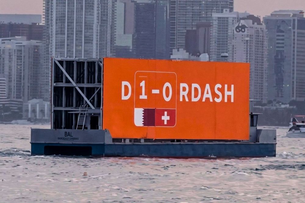 DoorDash “hack” logo để cập nhật tỷ số World Cup 2026, gây sốt với chiến dịch OOH thú vị