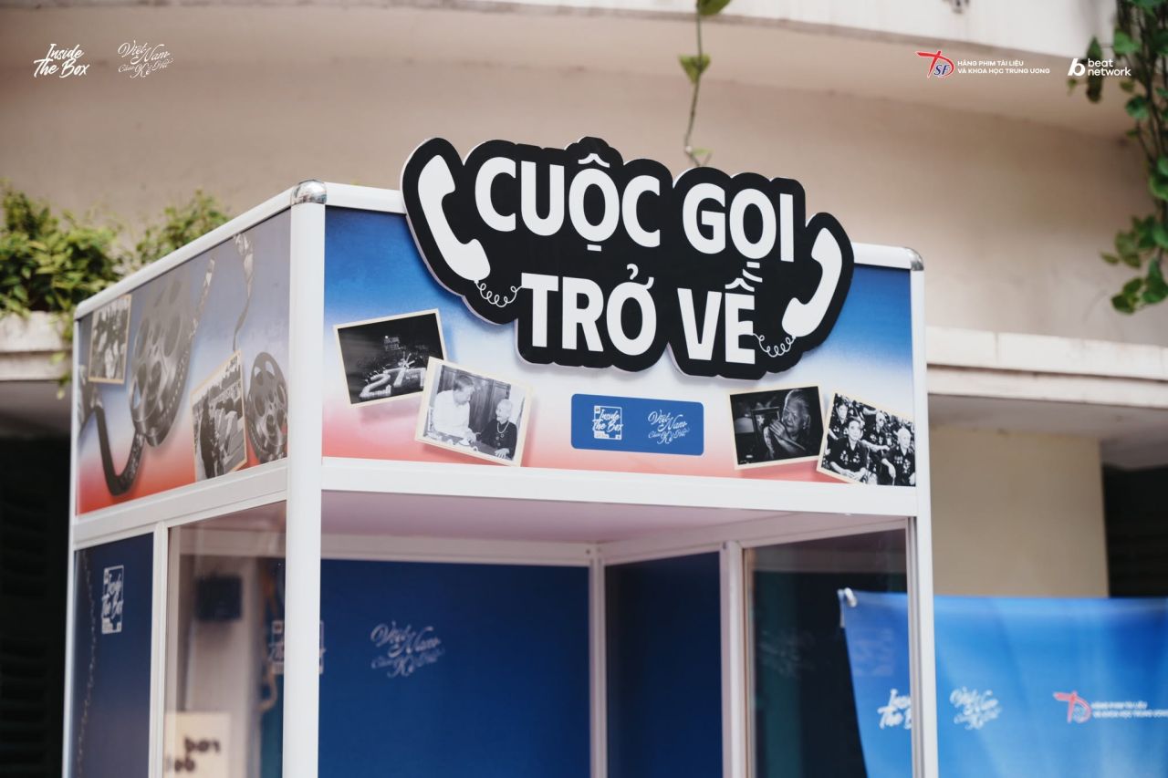 Cựu chiến binh v&agrave; thế hệ trẻ c&ugrave;ng gặp gỡ tại buổi chiếu phim t&agrave;i liệu Tr&ecirc;n chiếc xe lăn