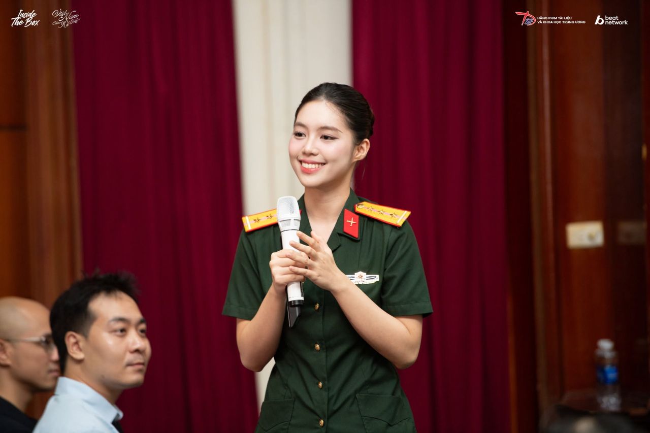 Cựu chiến binh v&agrave; thế hệ trẻ c&ugrave;ng gặp gỡ tại buổi chiếu phim t&agrave;i liệu Tr&ecirc;n chiếc xe lăn