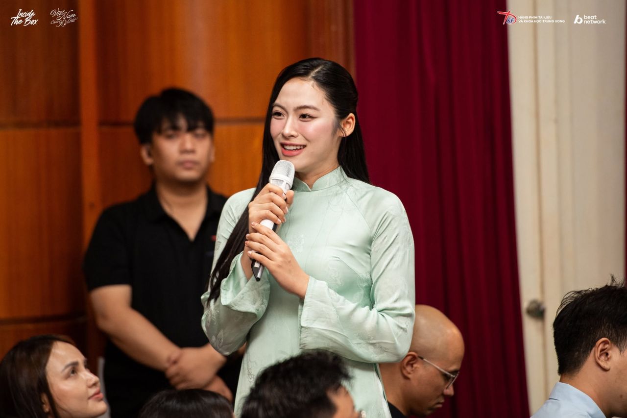 Cựu chiến binh v&agrave; thế hệ trẻ c&ugrave;ng gặp gỡ tại buổi chiếu phim t&agrave;i liệu Tr&ecirc;n chiếc xe lăn