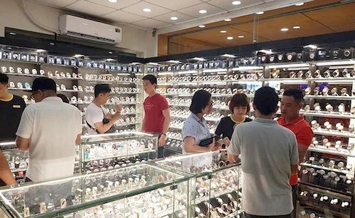 Mỗi cửa hàng Thế Giới Di Động thu tiền tỷ nhờ bán đồng hồ