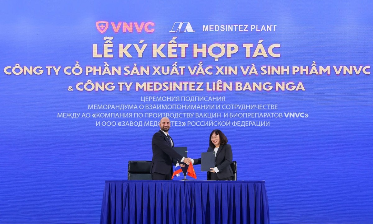 Công ty dược phẩm Nga Medsintez ký kết chuyển giao công nghệ thuốc sinh học cho Nhà máy Vaccine và Sinh phẩm VNVC