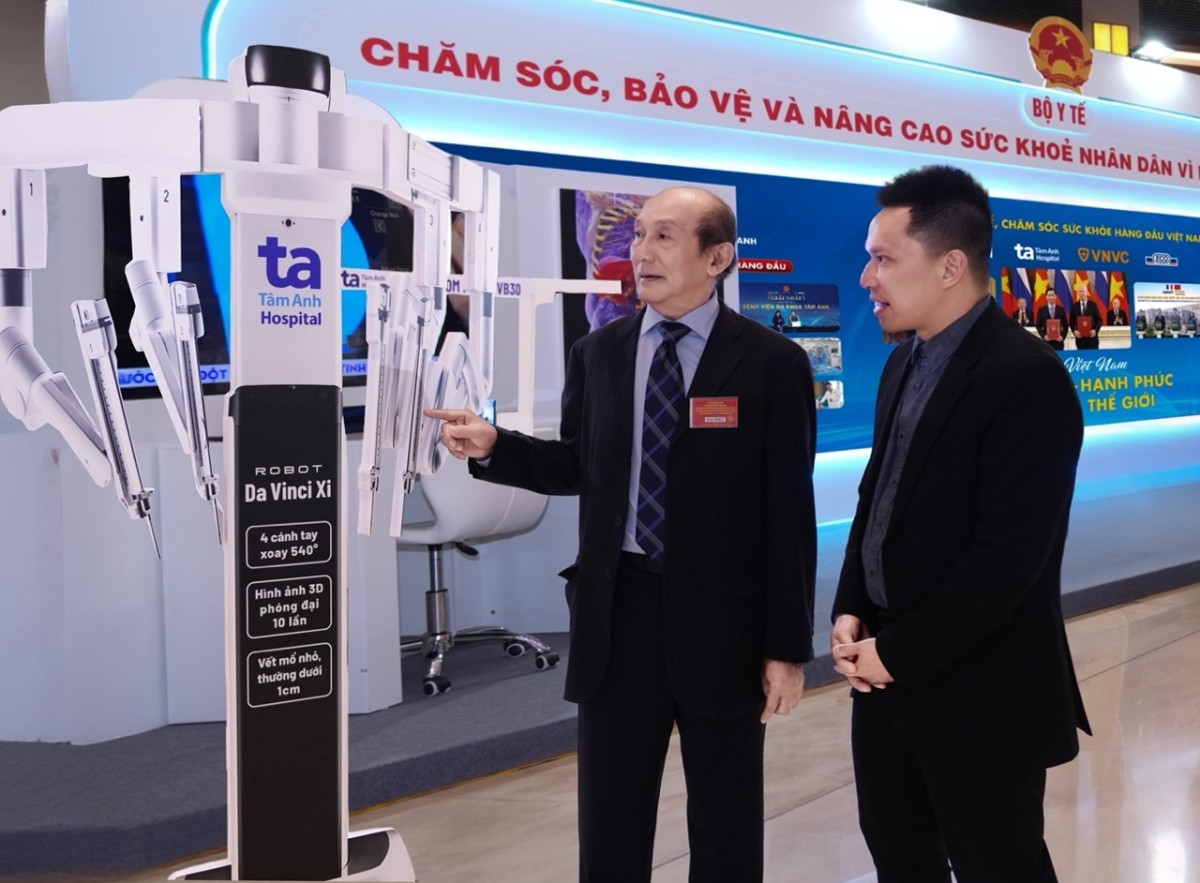 Bệnh viện Tâm Anh giới thiệu các siêu Robot AI tại Nhà Quốc hội