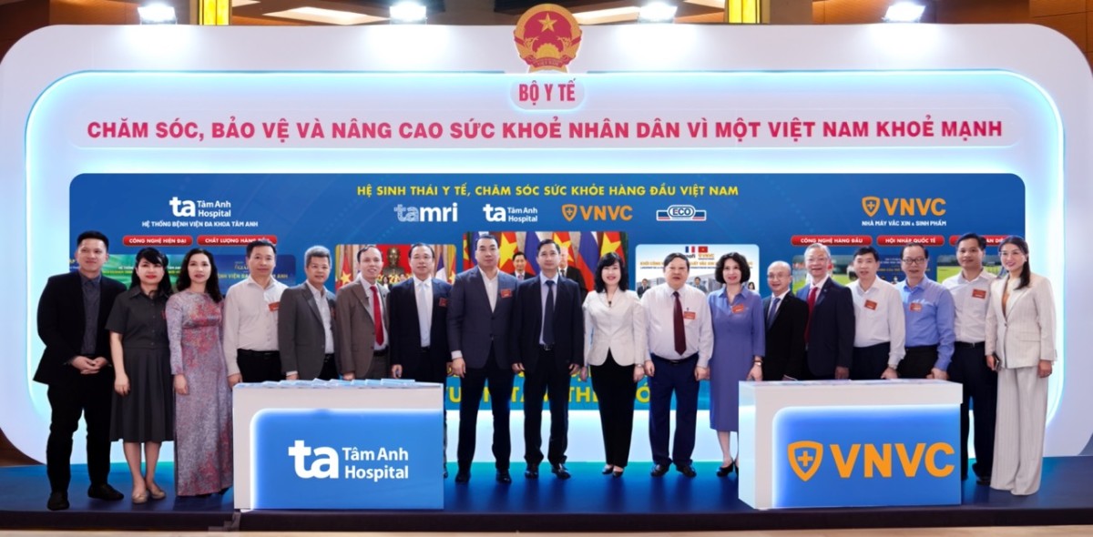 Bệnh viện Tâm Anh giới thiệu các siêu Robot AI tại Nhà Quốc hội