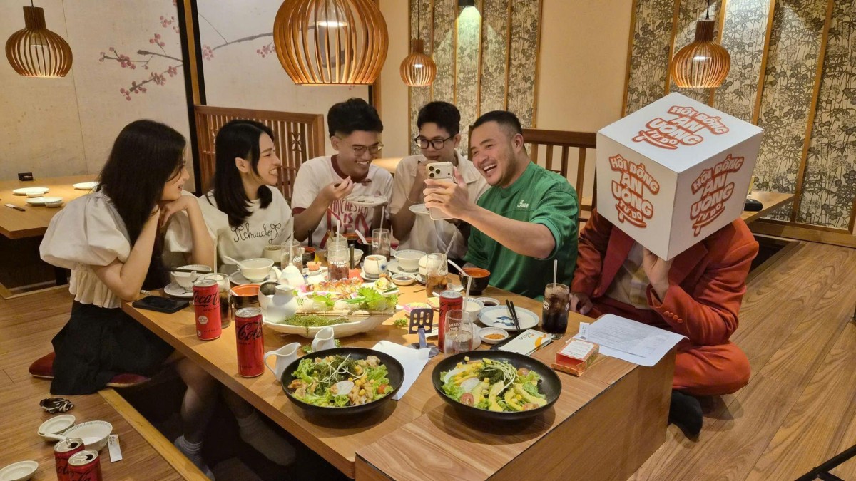 Từ bàn ăn đến bàn game, Goldsun Food và Coca-Cola mang đến trải nghiệm ăn uống độc đáo cho thực khách
