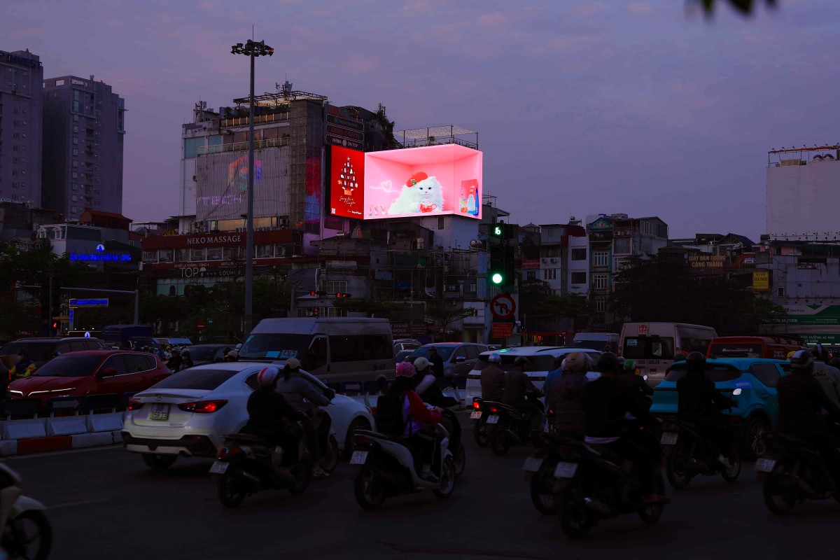 Mang mèo 3D thông minh, đáng yêu lên OOH, SmartHeart khiến “hội yêu mèo” rụng tim