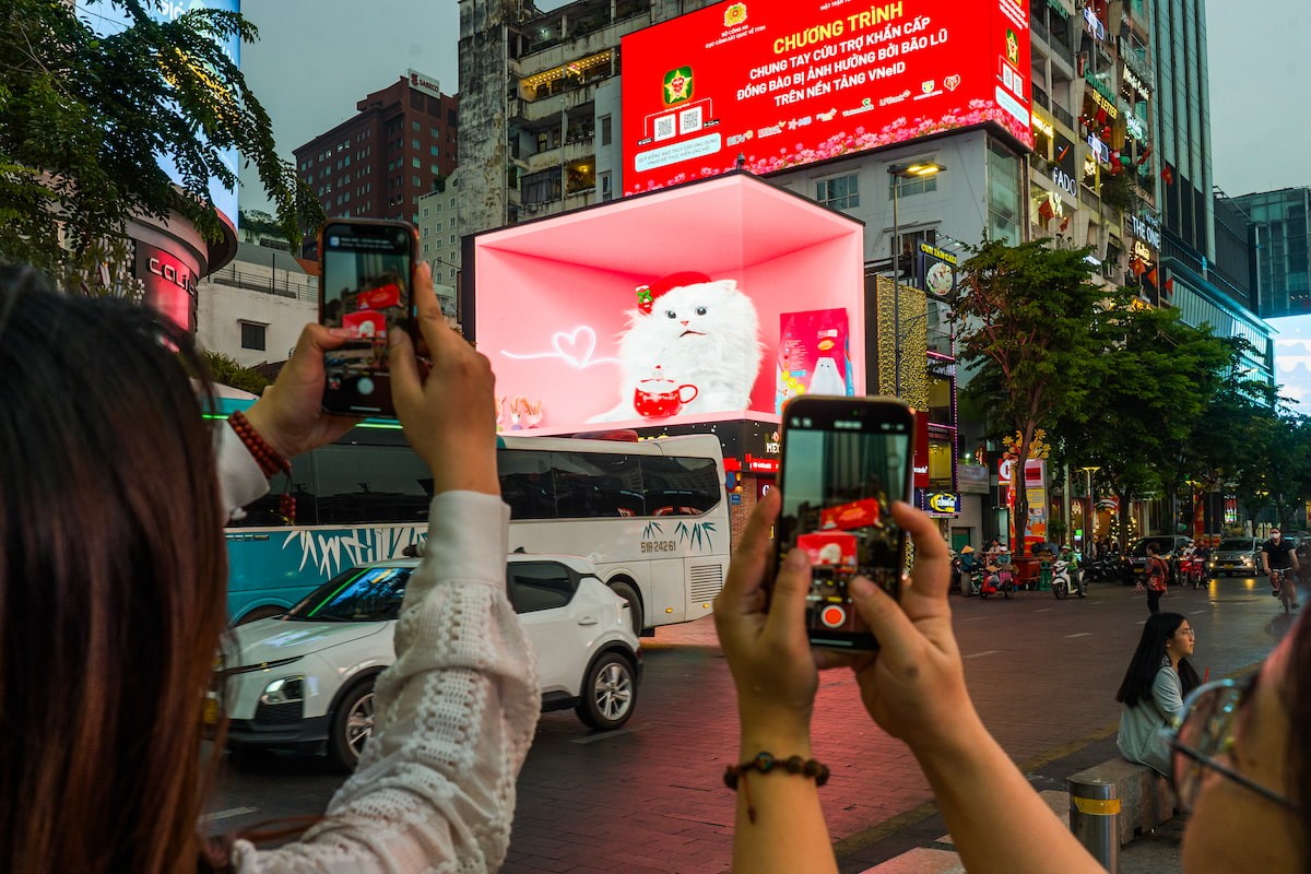 Mang mèo 3D thông minh, đáng yêu lên OOH, SmartHeart khiến “hội yêu mèo” rụng tim