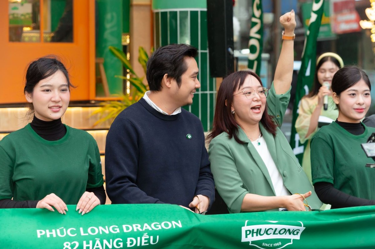 Khai trương flagship đầu tiên tại Hà Nội, Phúc Long thu hút giới trẻ đến trải nghiệm trà Việt