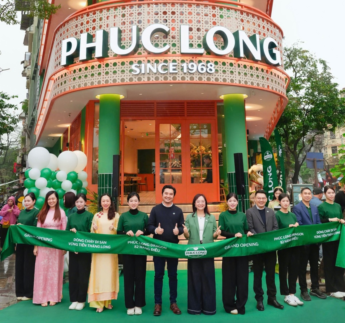 Khai trương flagship đầu tiên tại Hà Nội, Phúc Long thu hút giới trẻ đến trải nghiệm trà Việt