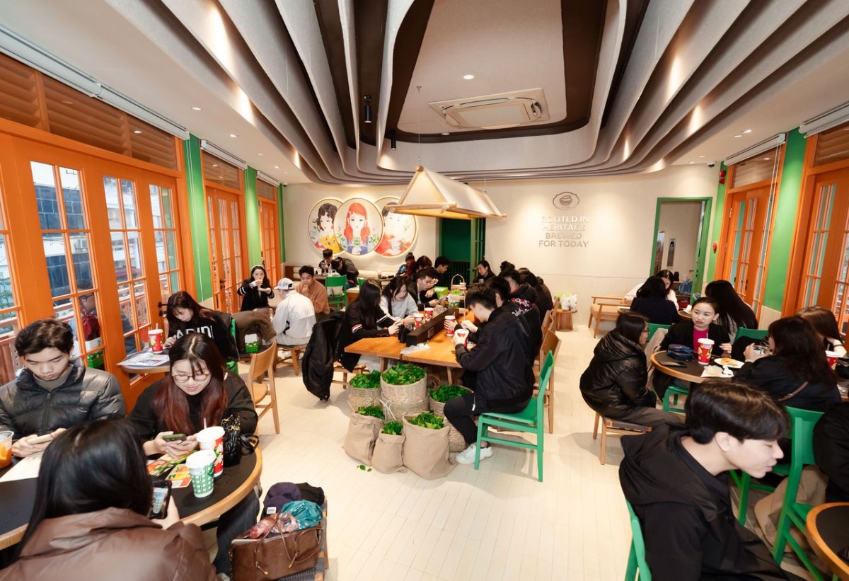Khai trương flagship đầu tiên tại Hà Nội, Phúc Long thu hút giới trẻ đến trải nghiệm trà Việt