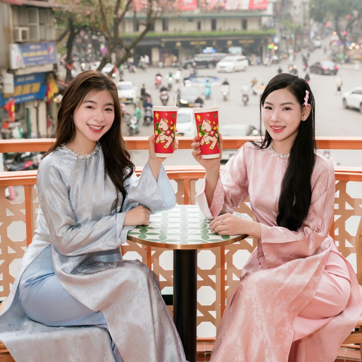 Khai trương flagship đầu tiên tại Hà Nội, Phúc Long thu hút giới trẻ đến trải nghiệm trà Việt