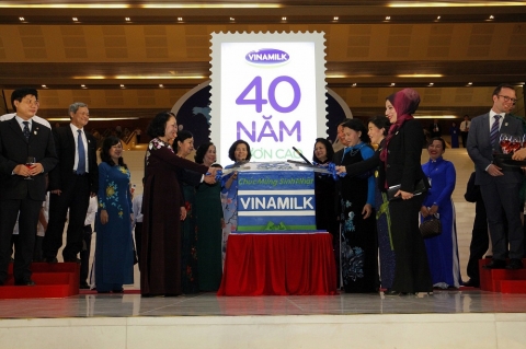 40 năm Vươn Cao Việt Nam