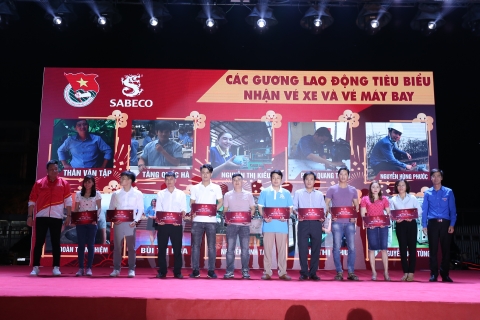 Về nhà ăn Tết, Gắn kết như rồng