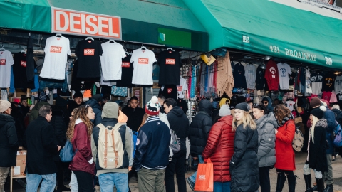 Deisel, Go with the Fake: Nhà mốt Ý bán hàng nhái?