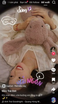 “Anh Trai Goodnight” và cú bắt tay dịu dàng cùng idol nam cho fan nữ ngày “đèn đỏ”