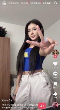 “Anh Trai Goodnight” và cú bắt tay dịu dàng cùng idol nam cho fan nữ ngày “đèn đỏ”