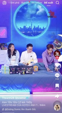 “Anh Trai Goodnight” và cú bắt tay dịu dàng cùng idol nam cho fan nữ ngày “đèn đỏ”