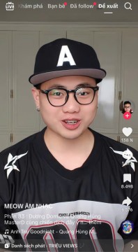 “Anh Trai Goodnight” và cú bắt tay dịu dàng cùng idol nam cho fan nữ ngày “đèn đỏ”