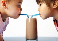 Mua sữa theo ...quảng cáo