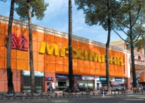 Bà chủ siêu thị Maximark: Việc tới tay thì làm