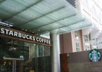 Starbucks thứ 2 tại SG khai trương trong vắng vẻ