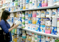 Sữa ngoại tăng giá, xâu xé thị trường Việt Nam