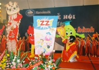 Chi tiền vực dậy sữa Izzi, Hanoimilk đang đi sai đường?