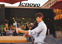 Lenovo thuê ngôi sao đóng vai Steve Jobs làm kĩ sư sản phẩm