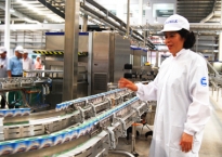 Robot và “kho thông minh” ở nhà máy sữa Vinamilk