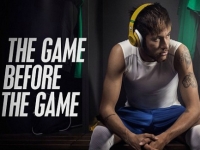 Sao bóng đá ngang nhiên dùng tai nghe bị cấm tại World Cup