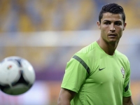 Các thương hiệu xâu xé cơ thể Cristiano Ronaldo để quảng cáo