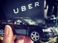 Vụ Uber: Có như thương lái Trung Quốc mua banh lông?