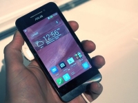 Asus và cuộc chơi smartphone
