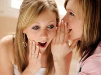Vì bản năng của phụ nữ là ‘tò mò’…