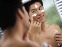 Đàn ông Việt góp phần làm giàu cho hàng mỹ phẩm tại châu Á