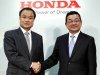 Honda hoang mang trong đợt thay CEO