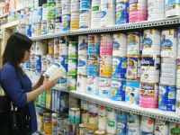 Cắt phí quảng cáo, giá sữa vẫn trên trời 