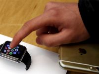 Chen chúc xếp hàng xem Apple Watch