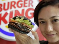 Tại sao Burger King bán bánh kẹp toàn… màu đen?