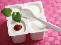 Vì sao giá sữa trong nước chưa giảm?