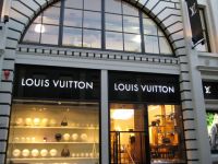 Vì sao thương hiệu Louis Vuitton ngày càng mất giá?