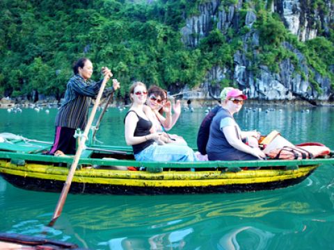 Kinh doanh du lịch nội địa: Lợi thế trong sức ép