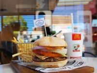 McDonalds tái cấu trúc: Hamburger tận nơi, tăm xỉa răng tận miệng