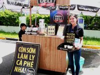 Ông chủ thị trấn Mỹ bán cà phê mang đi