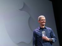 Tim Cook: iPhone là con gà đẻ trứng vàng của Apple (Phần 1)